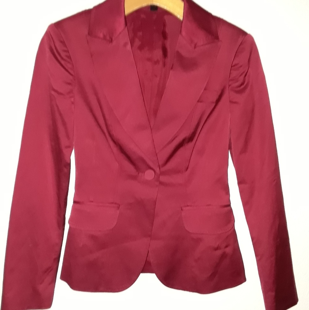 GORGEOUS SATIN BEBE BLAZER SIZE 0